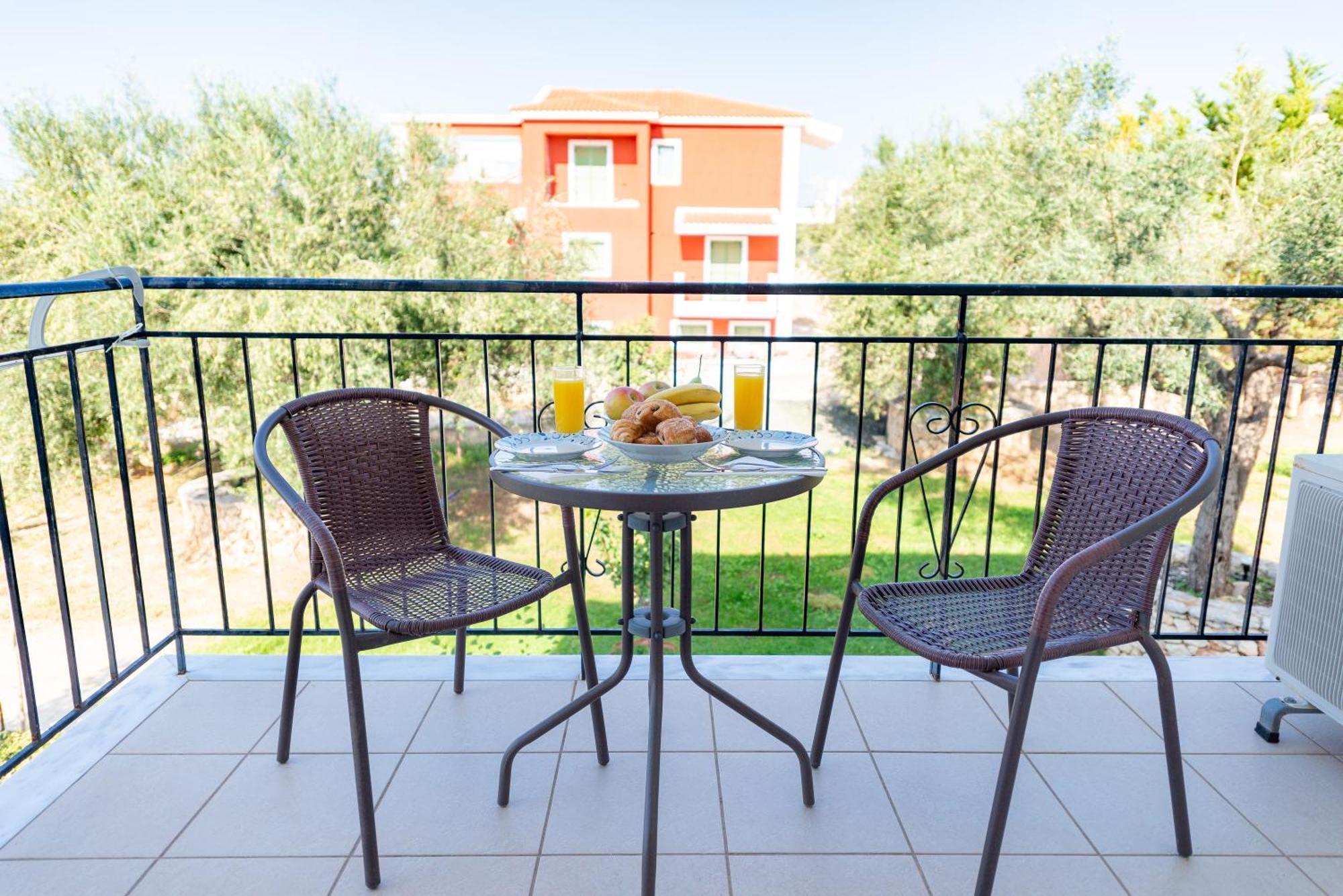 Vista Verde Studios & Apartments Свороната Екстериор снимка